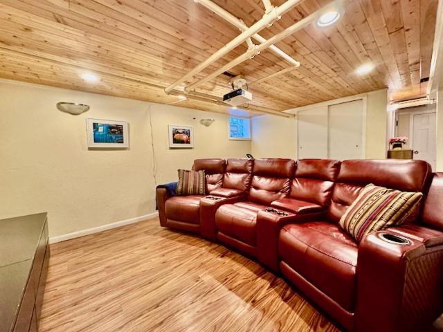 Spacious 3Br Home With Movie Theater Pittsburgh Exterior photo