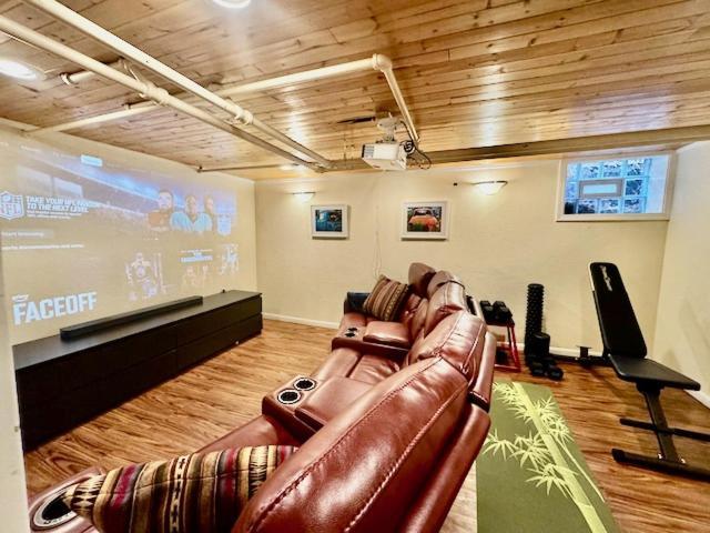 Spacious 3Br Home With Movie Theater Pittsburgh Exterior photo